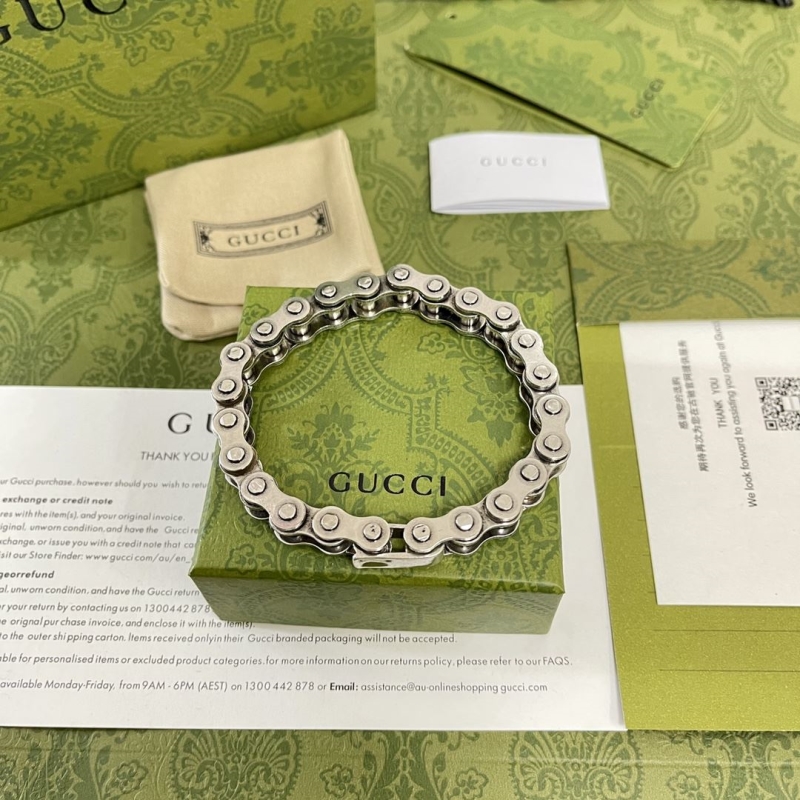 G*u*i bracelets